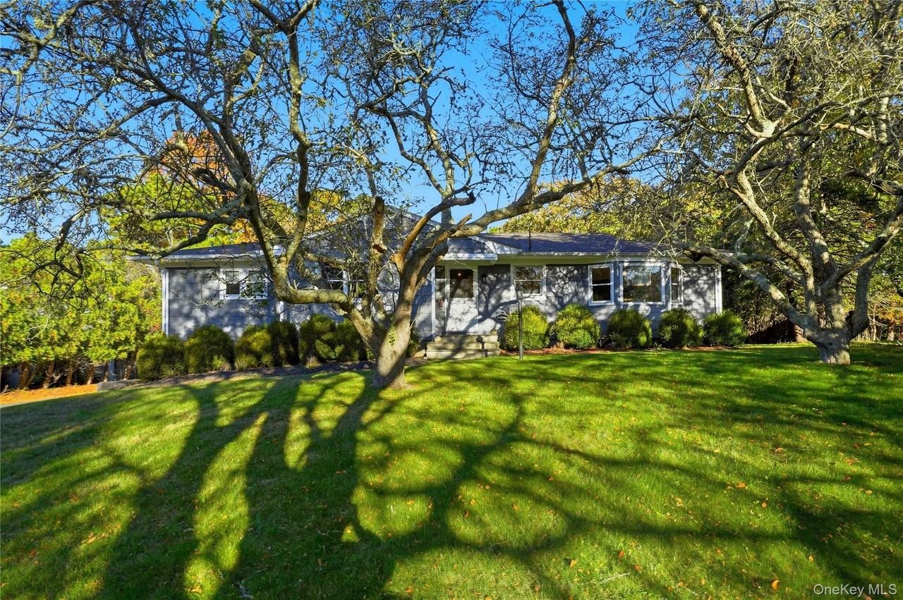 15 Club Dr - Photo 3 of 21