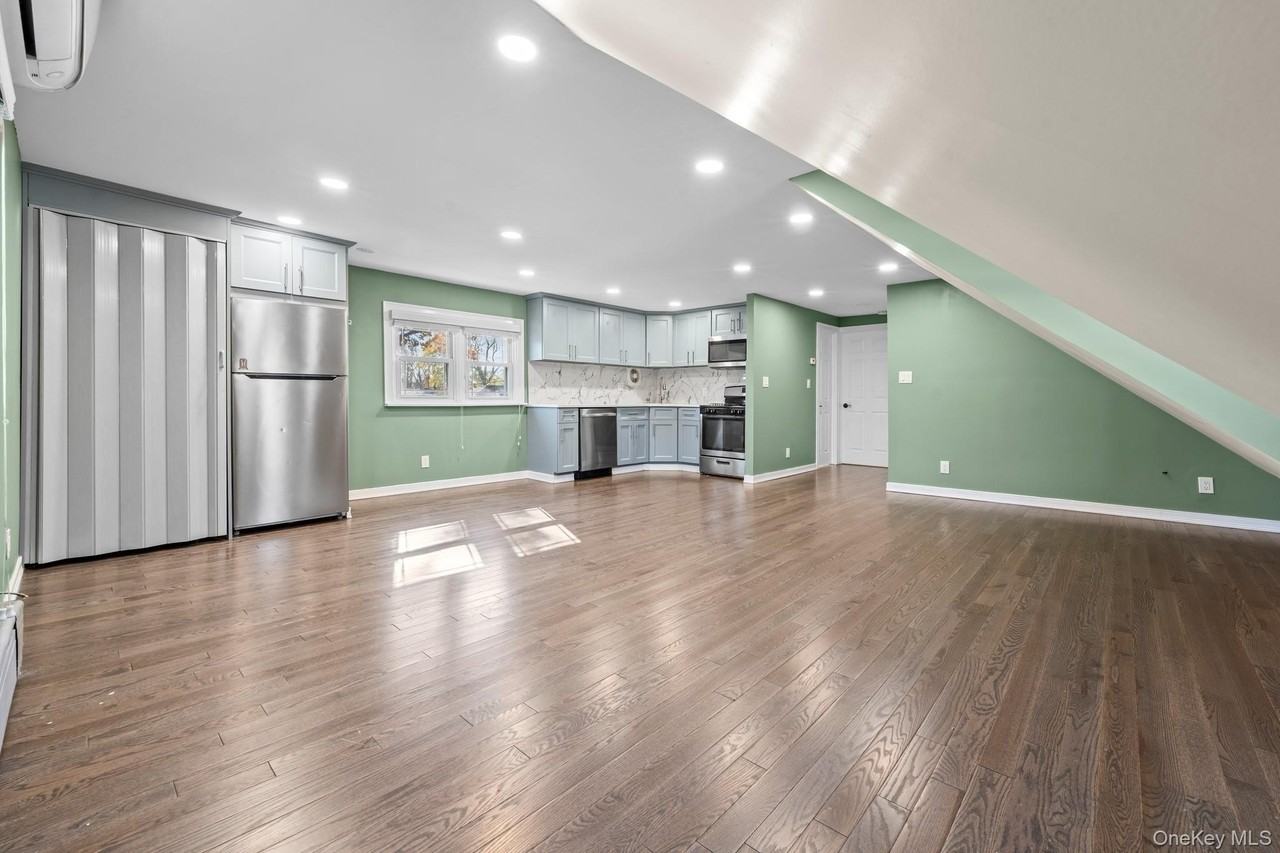 205 East John Street - Photo 4 of 14