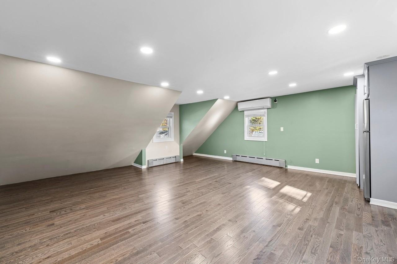 205 East John Street - Photo 5 of 14