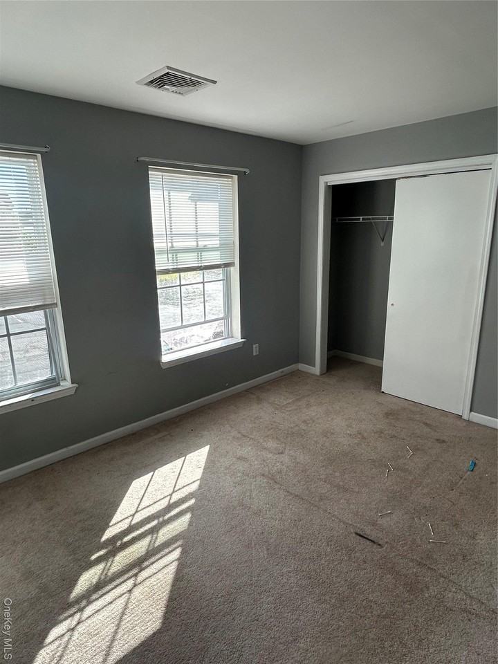 83 Jordan Ln - Photo 7 of 15