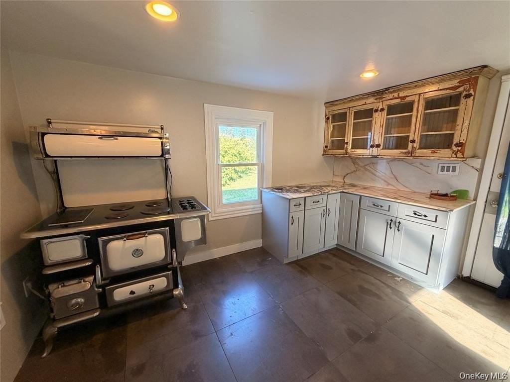 265 Maybrook Rd - Photo 5 of 20