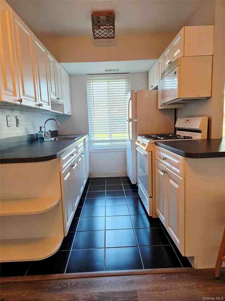 3 Osage Ct Unit 3 #3 - Photo 3 of 27