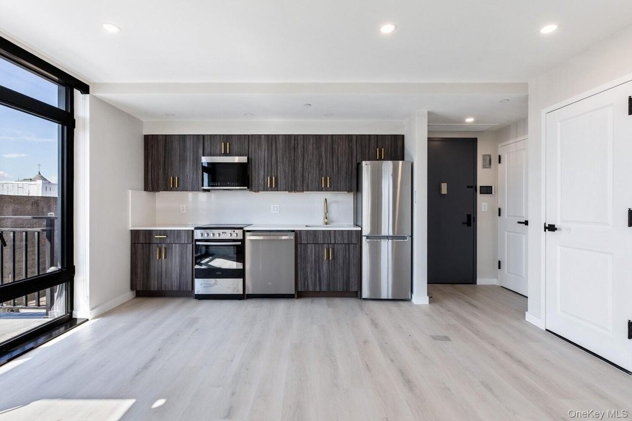 37-18 Broadway #PH502