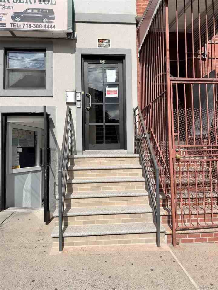 390 Broadway - Photo 2 of 7