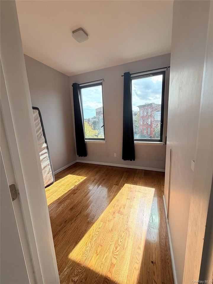 390 Broadway - Photo 4 of 7