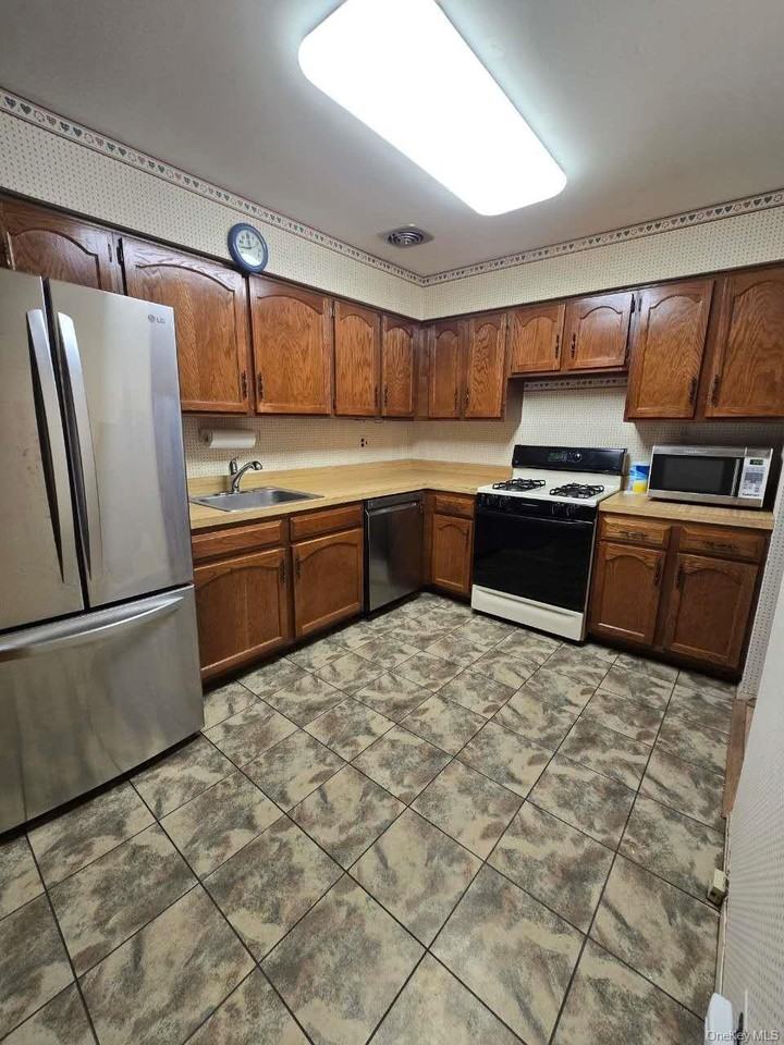 22075 67th Ave - Photo 2 of 13