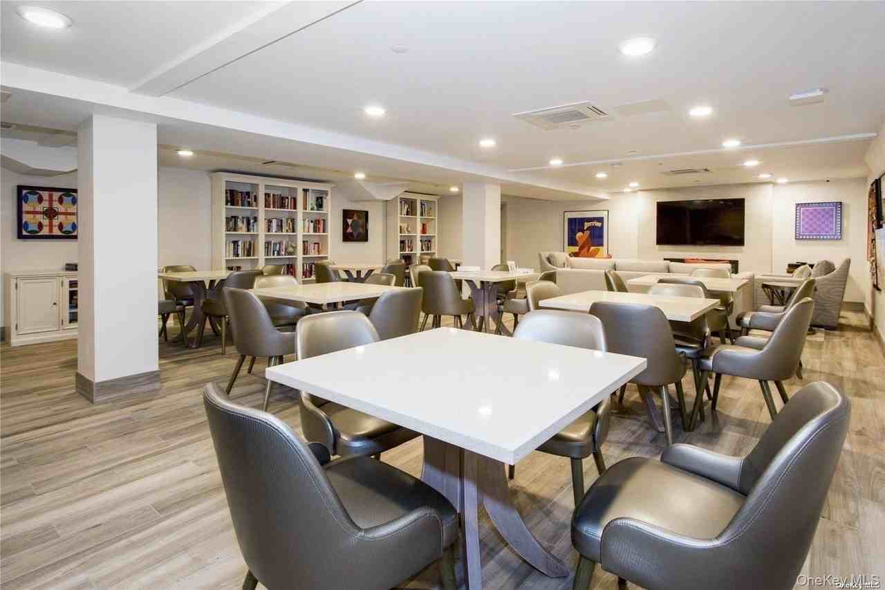 2 Richmond Road #4V - Photo 6 of 24