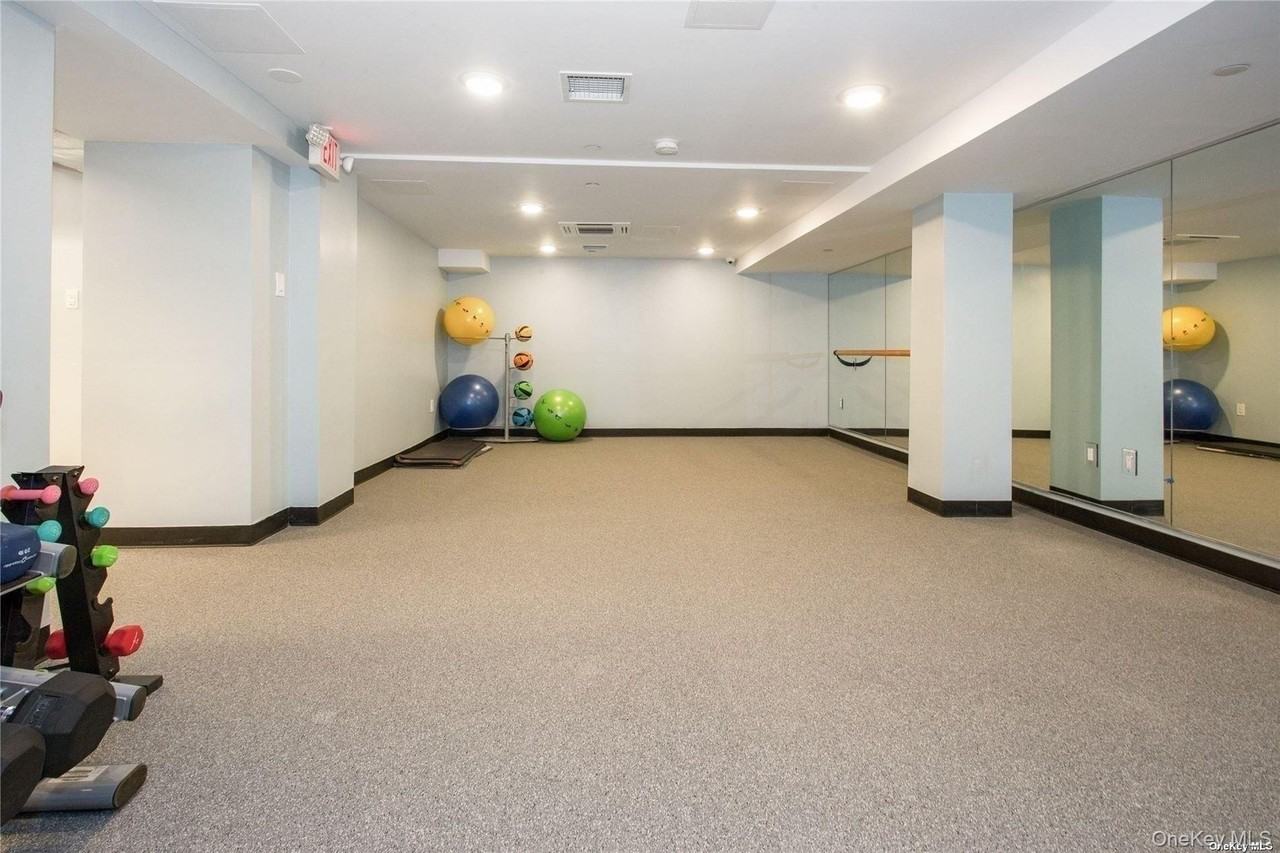 2 Richmond Road #4V - Photo 7 of 24