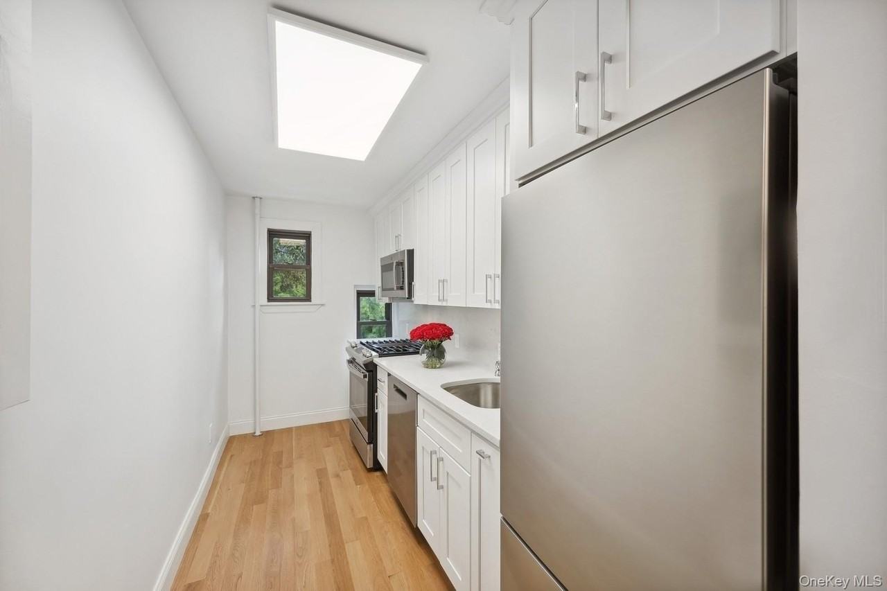 18 Palmer Ave Apt 6 #6 - Photo 2 of 16