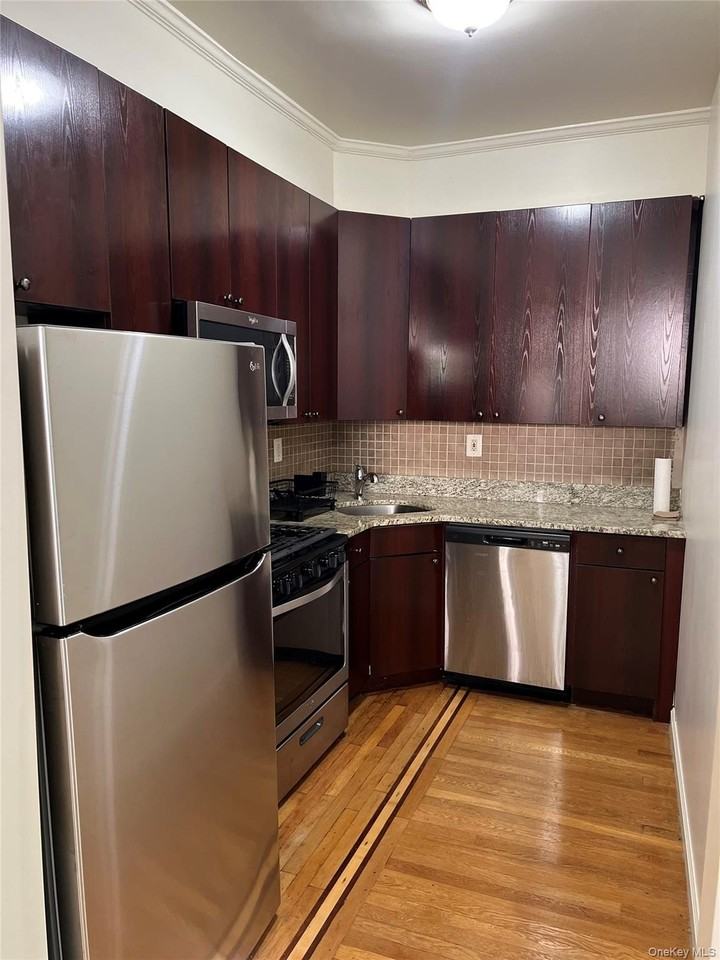 3461 Irwin Avenue - Photo 5 of 9