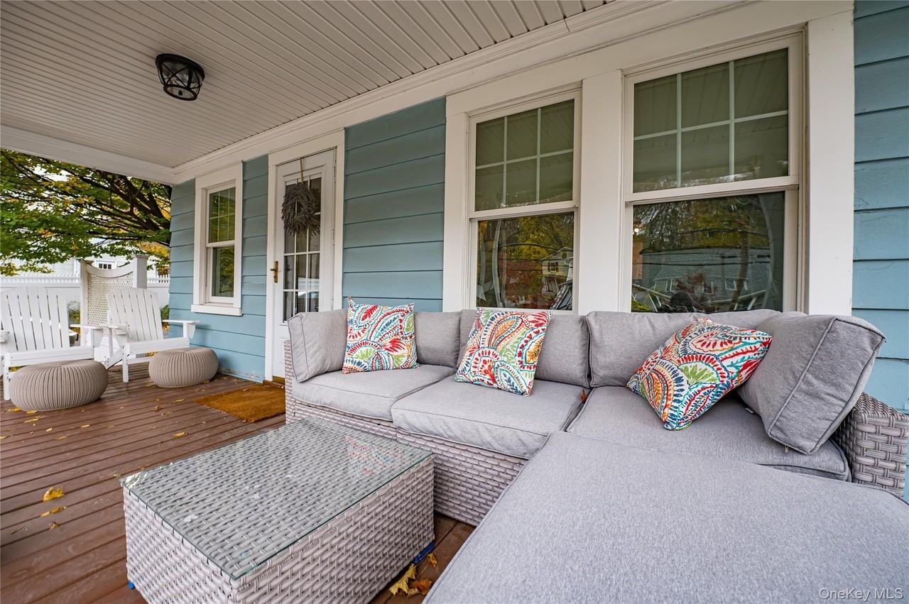 53 Waterside Ave - Photo 3 of 17