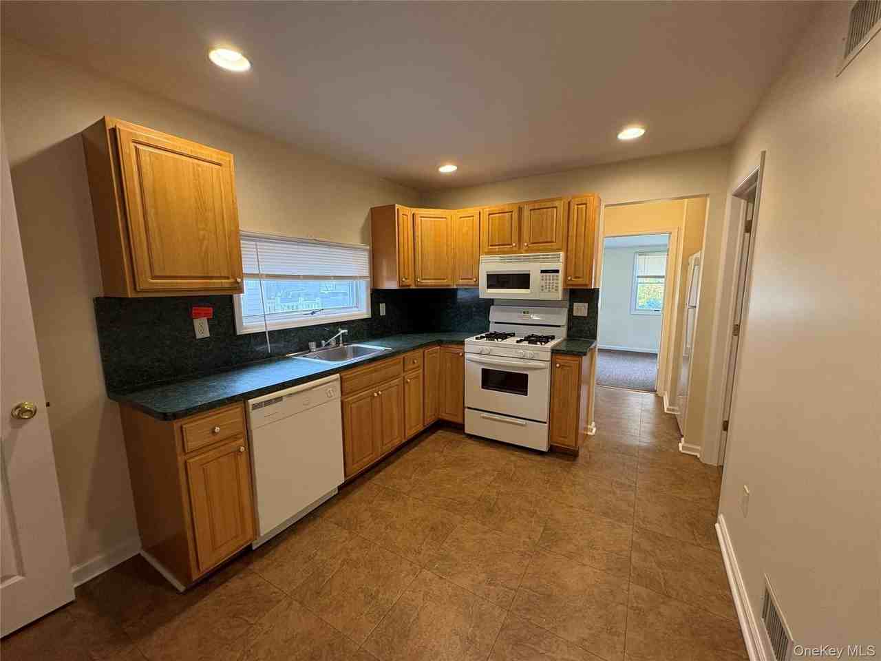 3 Brookwood St - Photo 5 of 12