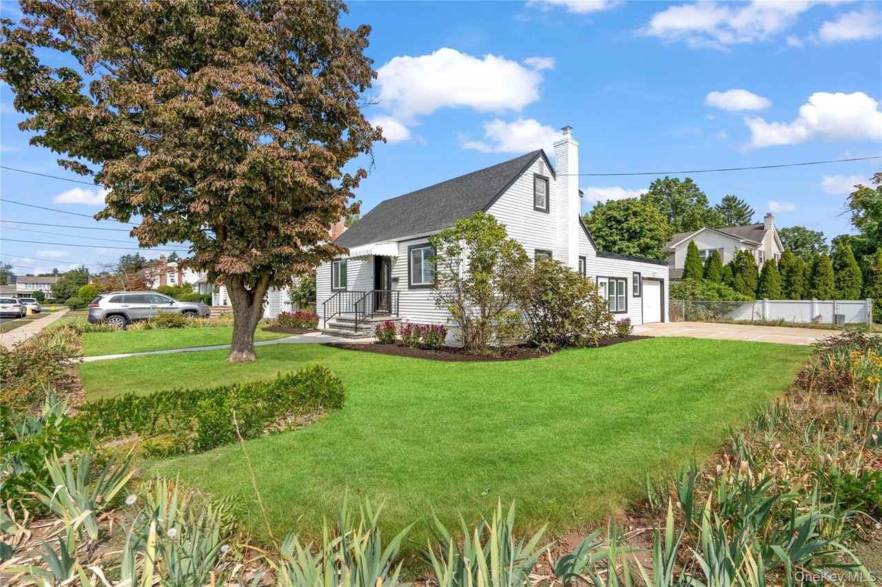 1 Center Ct - Photo 5 of 48