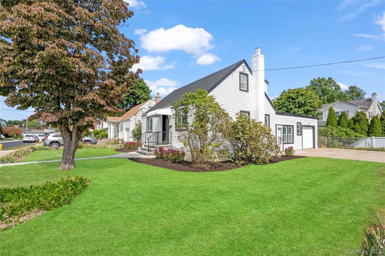 1 Center Ct - Photo 6 of 48