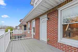 featured image of 148 W Walnut St