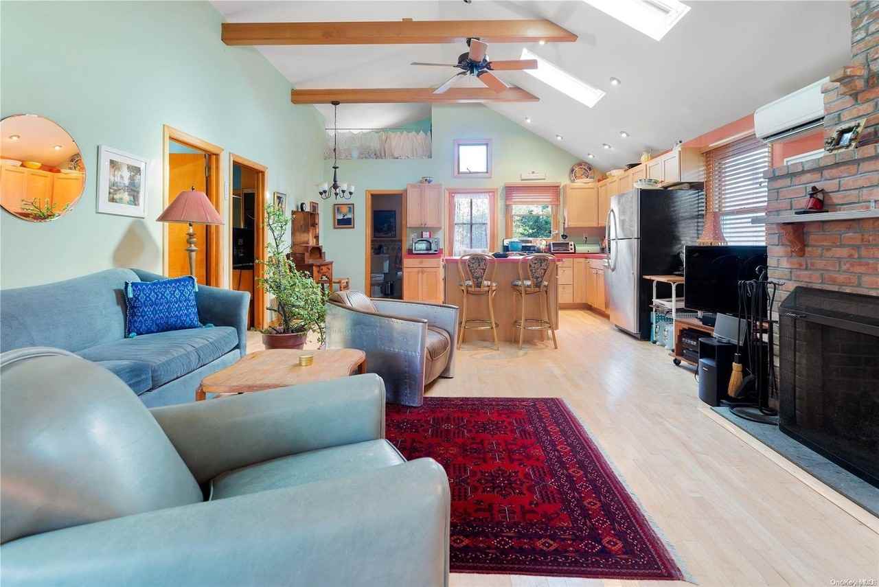 61 Ocean Road - Photo 4 of 22