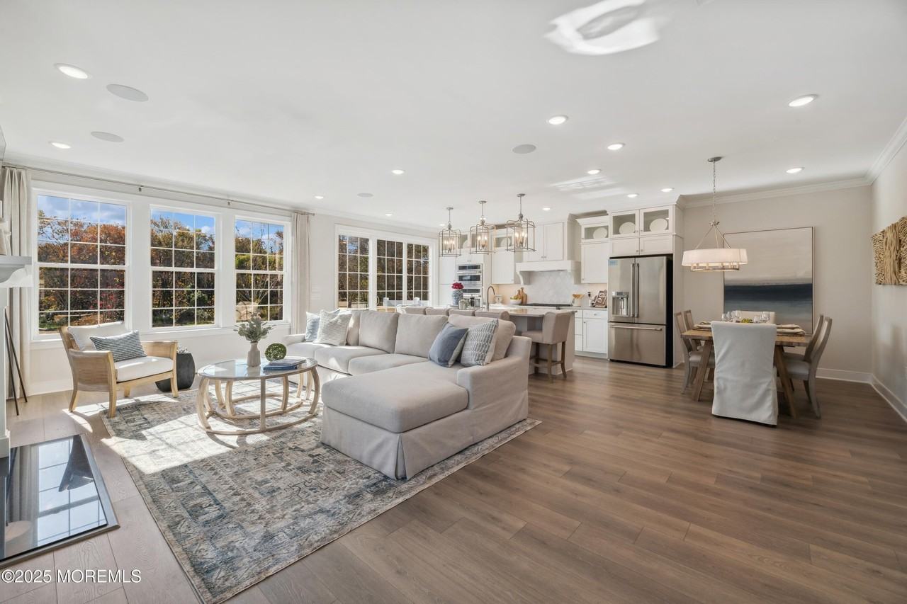 4061 Heron Dr - Photo 4 of 36