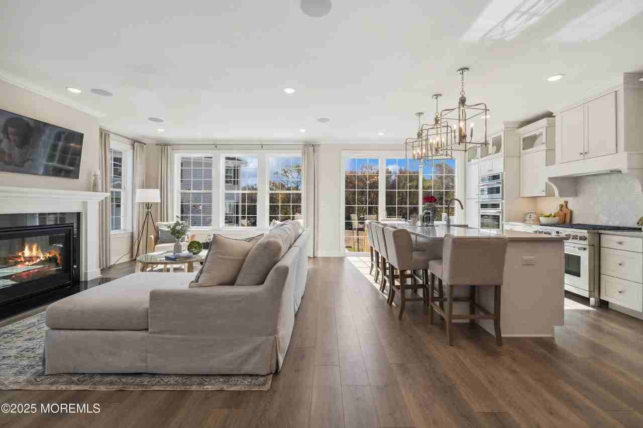 4061 Heron Dr - Photo 5 of 36