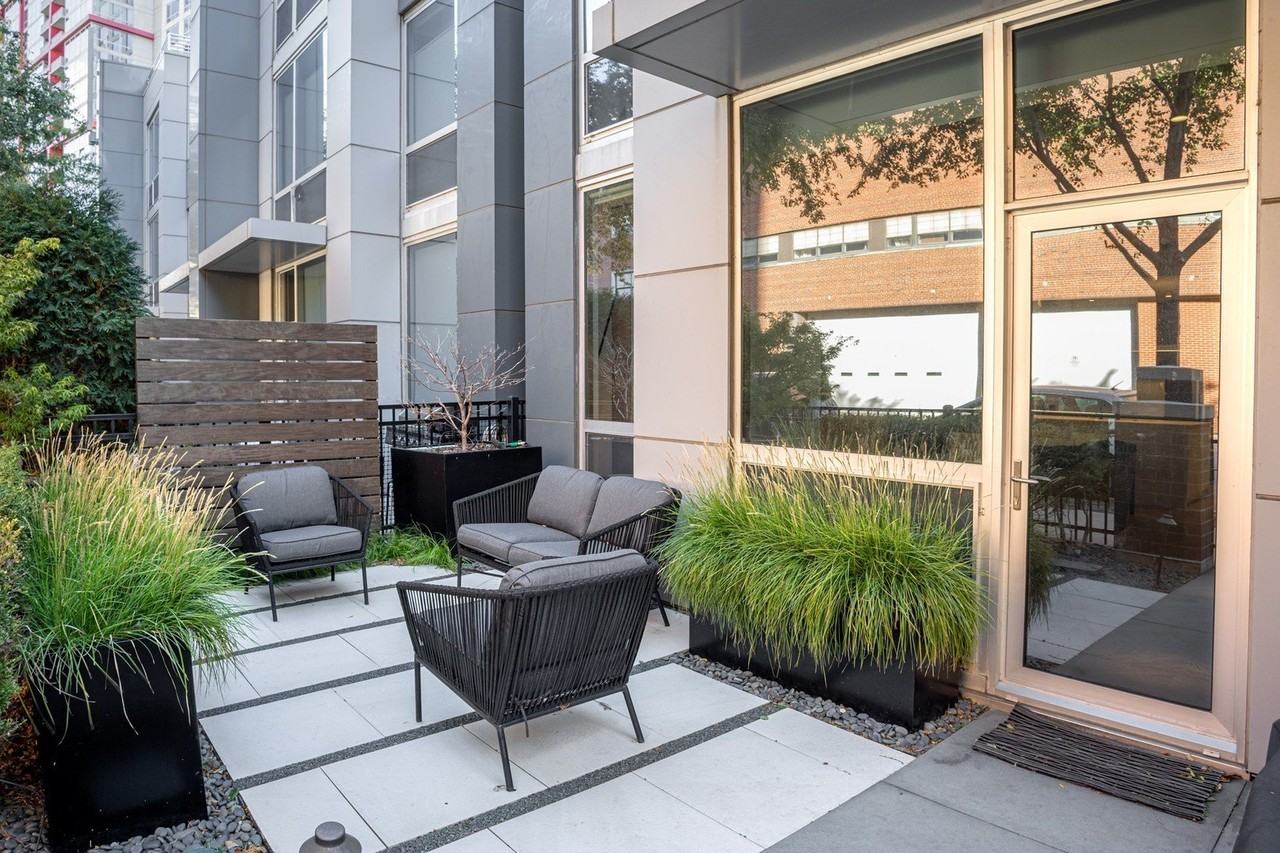 1917 S Calumet Ave - Photo 3 of 42