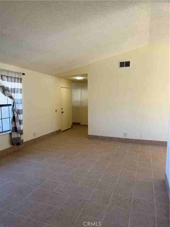 15171 Wildrose St - Photo 5 of 38