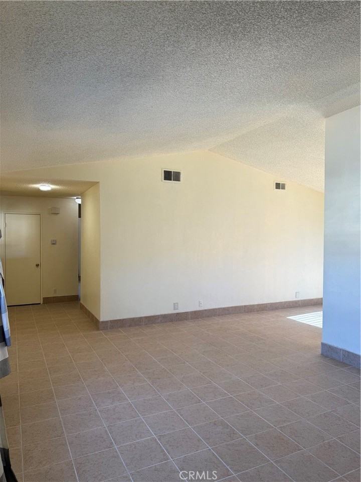 15171 Wildrose St - Photo 6 of 38