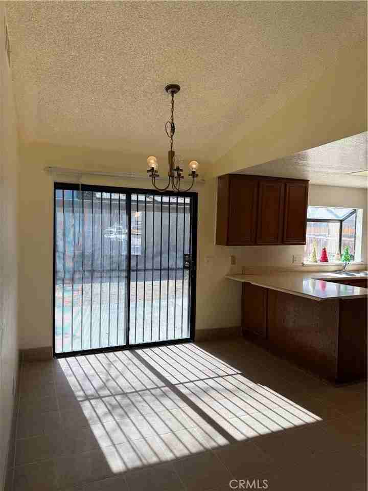 15171 Wildrose St - Photo 7 of 38