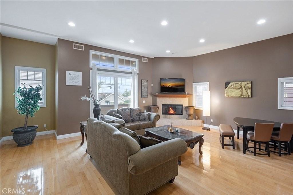 3533 S Kerckhoff Ave - Photo 3 of 19