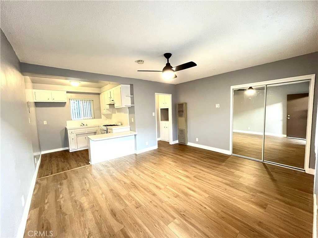 4750 W Broadway #E - Photo 3 of 9