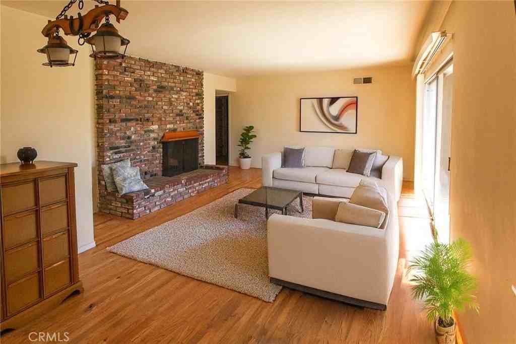 17832 Lemarsh St - Photo 2 of 14