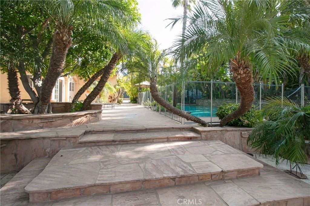 5218 Otis Ave - Photo 6 of 47