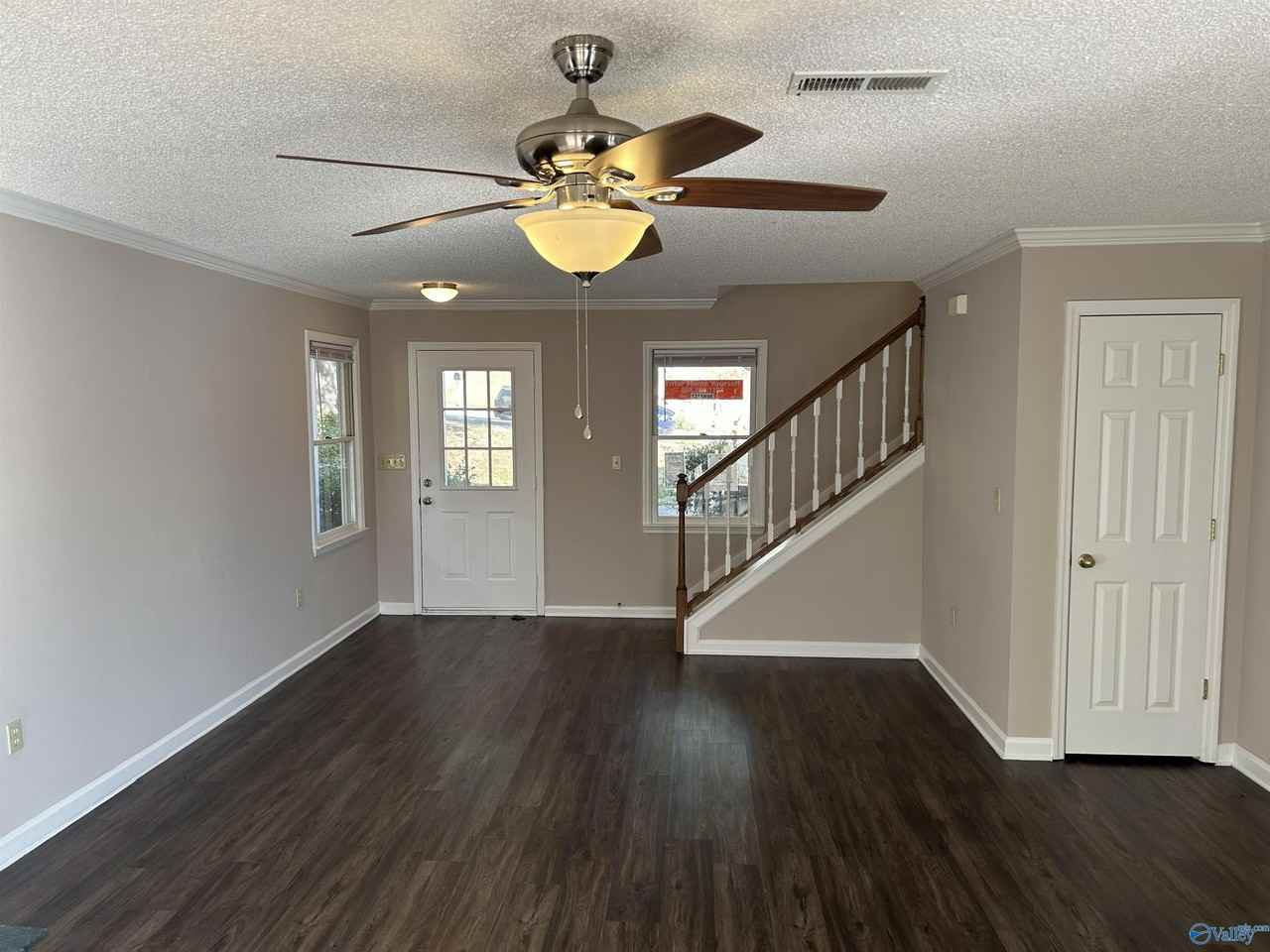 550 Circle Drive - Photo 6 of 12