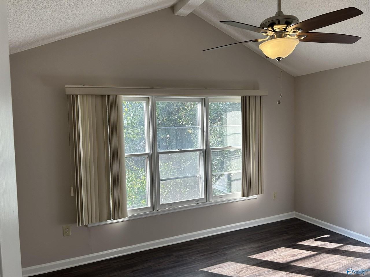 550 Circle Drive - Photo 7 of 12