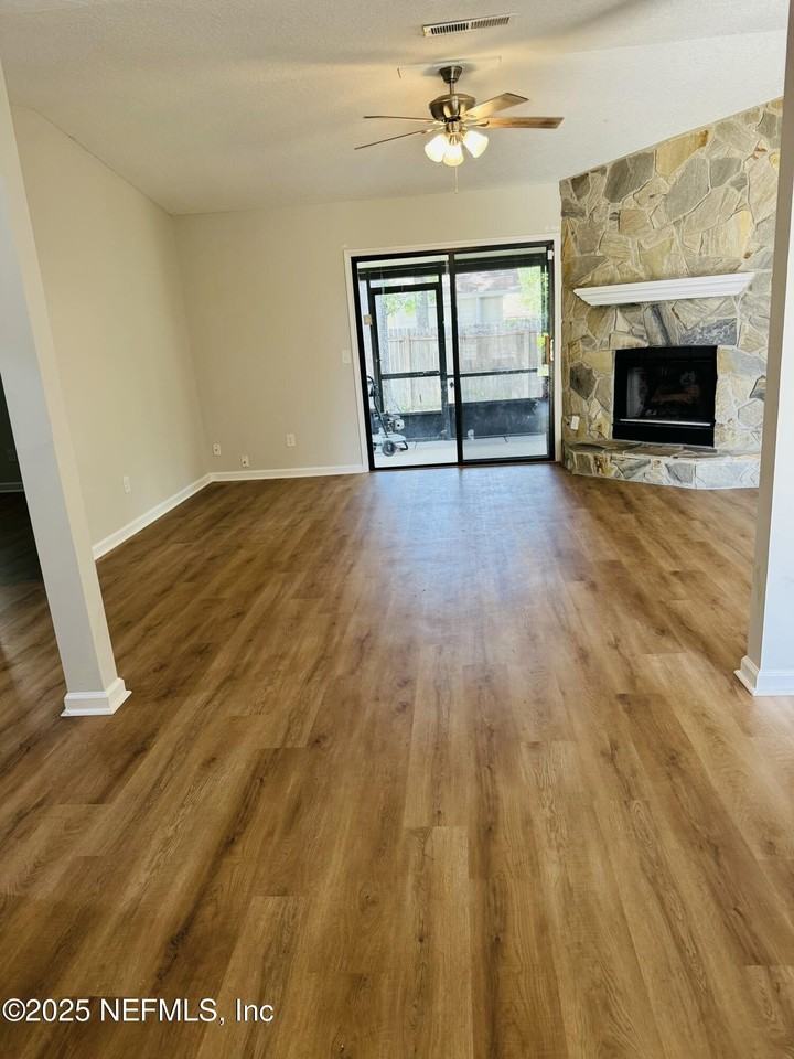 8153 Settlers Landing Trl N - Photo 3 of 9