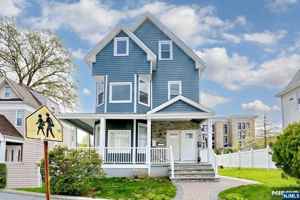 featured image of 221 Broadway 1