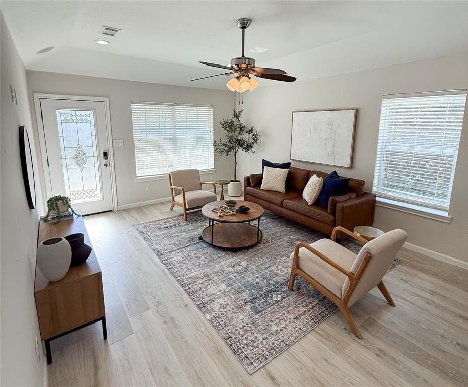 901 W Munson St - Photo 4 of 21