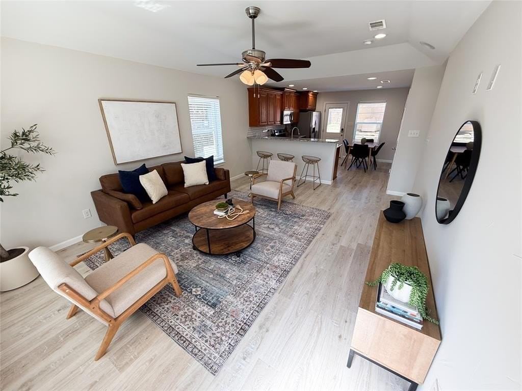 901 W Munson St - Photo 5 of 21