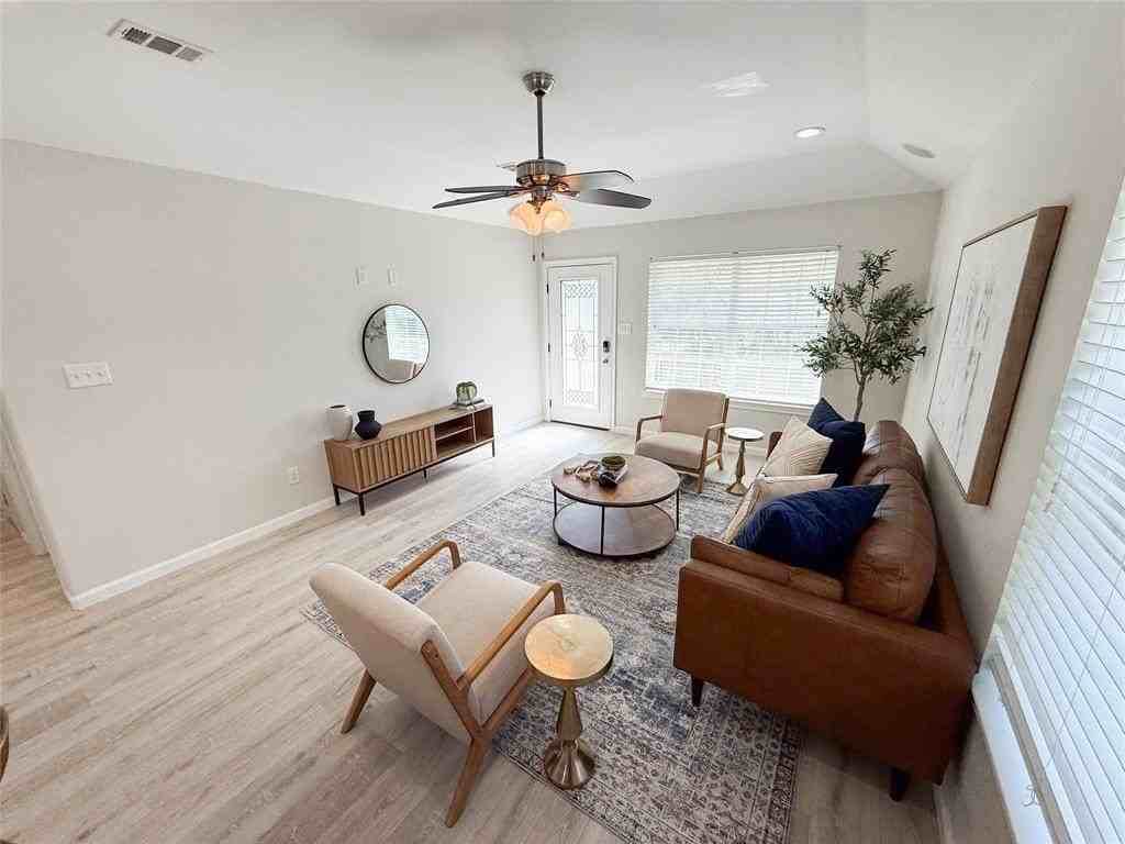 901 W Munson St - Photo 6 of 21