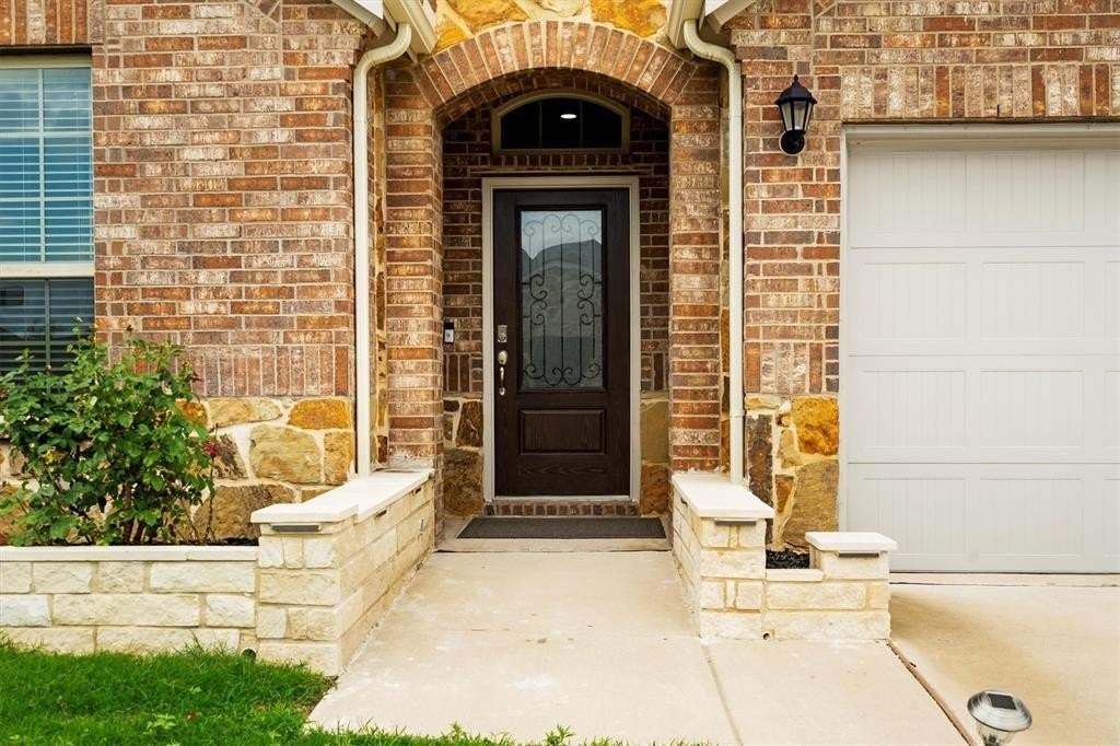 2812 Lilly Ln - Photo 4 of 30