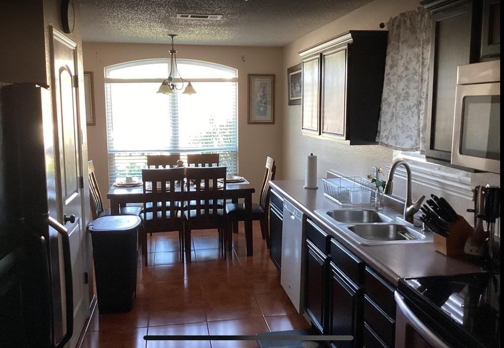 1020 Union Dr - Photo 2 of 7