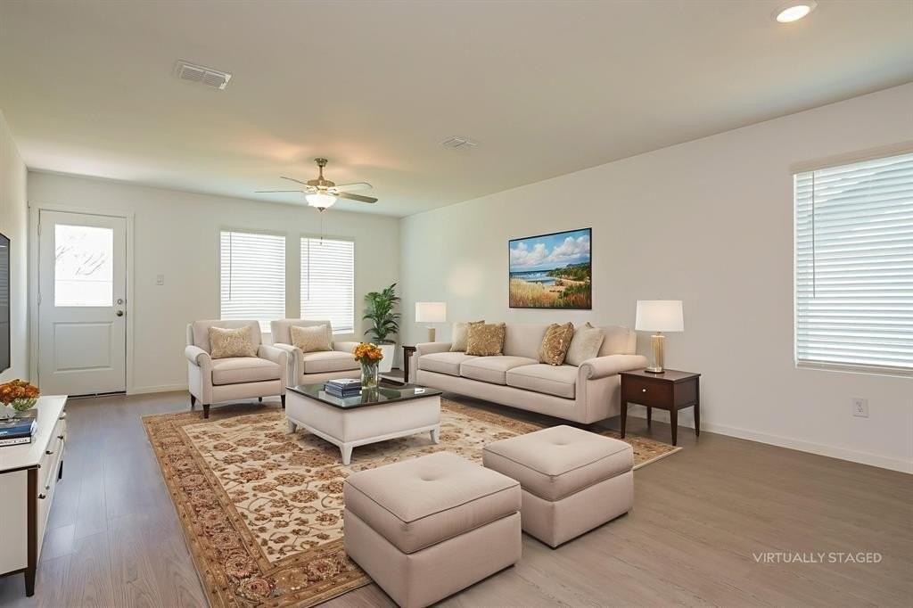 2712 Mistwood Dr - Photo 4 of 15