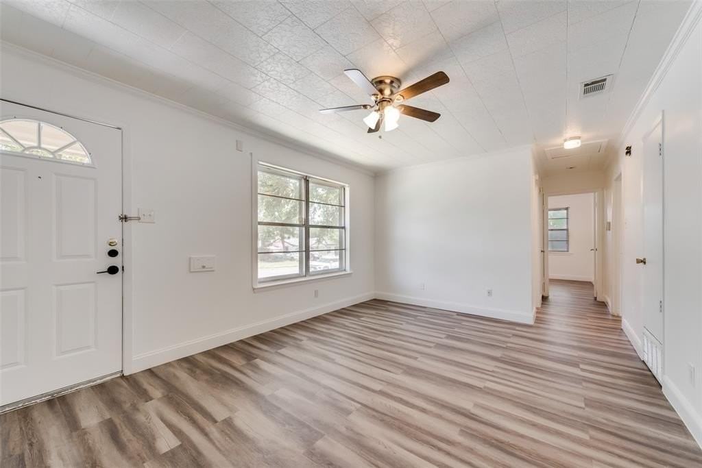 1412 Woodcrest Drive - Photo 2 of 19