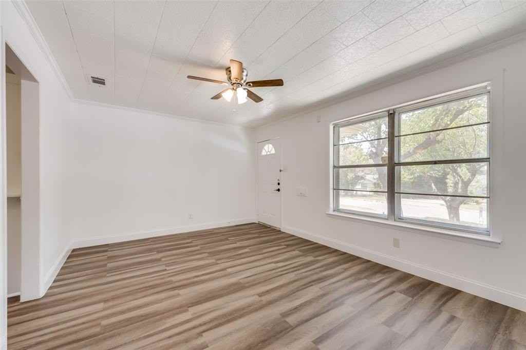 1412 Woodcrest Drive - Photo 4 of 19