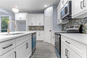 featured image of 520 E 5th St