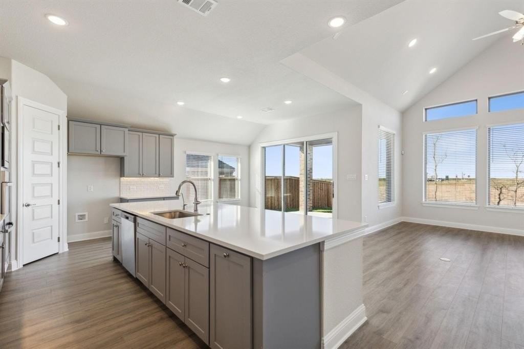 3913 Ashland Ave - Photo 3 of 10