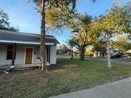 featured image of 500 W Milam St