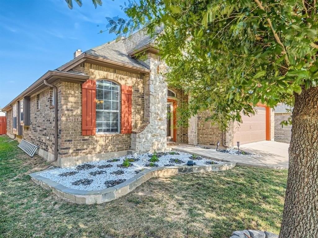 8125 Cedar Lake Ln - Photo 2 of 19