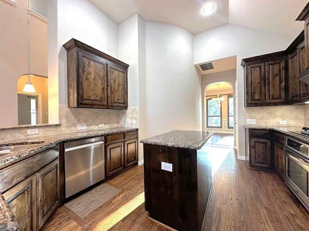 2453 Ranchview Dr - Photo 4 of 22