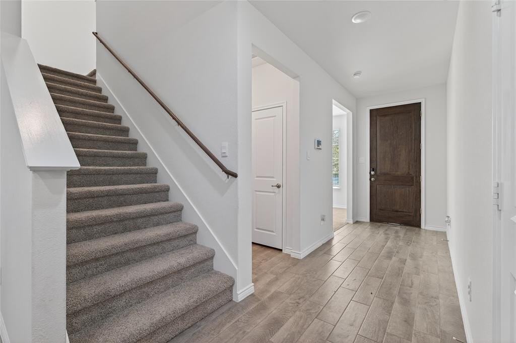 8129 Trudy Ln - Photo 5 of 31