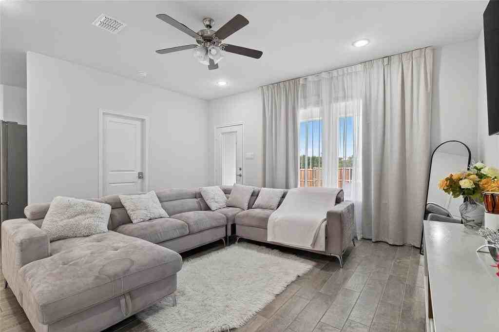 8129 Trudy Ln - Photo 6 of 31