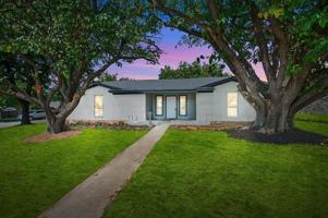 featured image of 1401 La Salle Dr